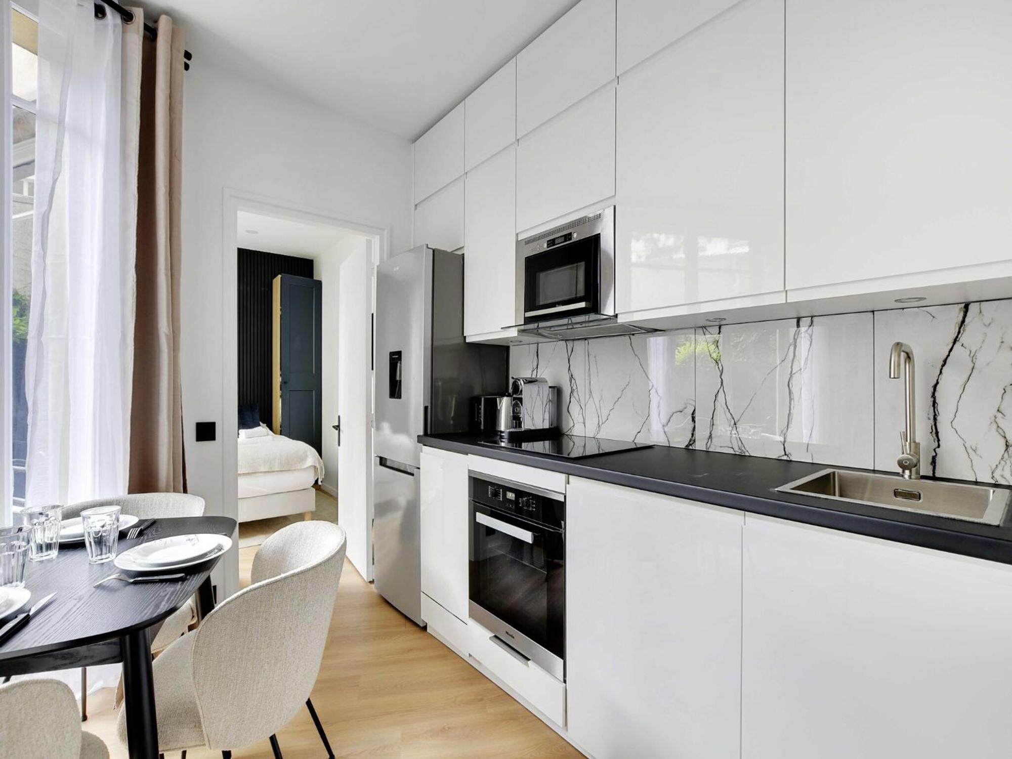 Magnificent 2bd 6p - Eiffel Tower Apartment Paris