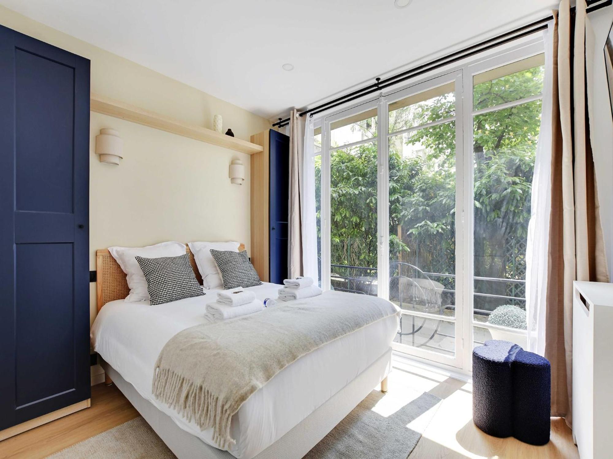 Magnificent 2bd 6p - Eiffel Tower Apartment Paris